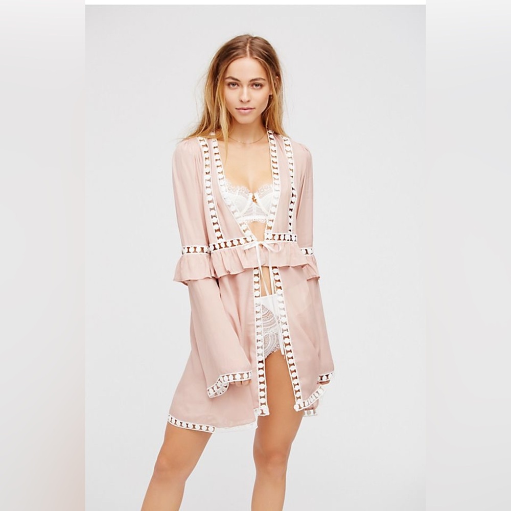 NWOT For Love & Lemons Skivvies Emmy Robe Blush Pink Kimono Crochet Silk Medium